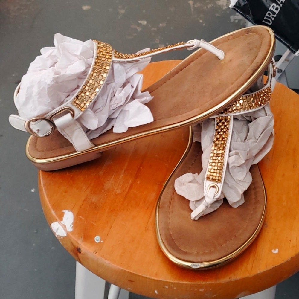 Sandles